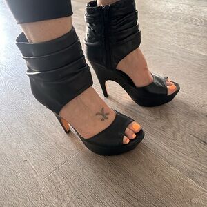 Dolce Vita black leather heels, size 6